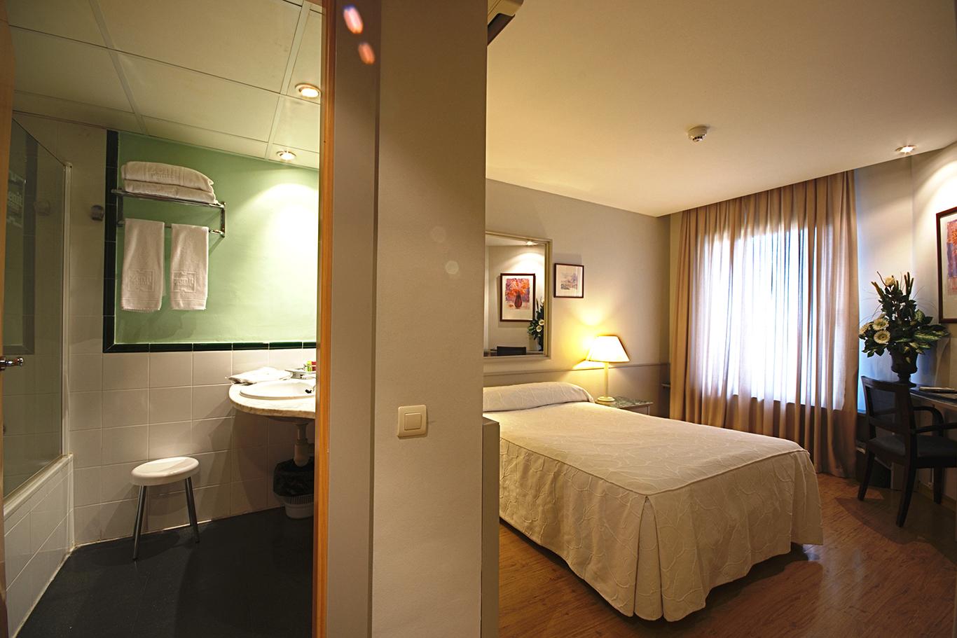 Nuevo Zenit Calahorra Hotel Екстериор снимка